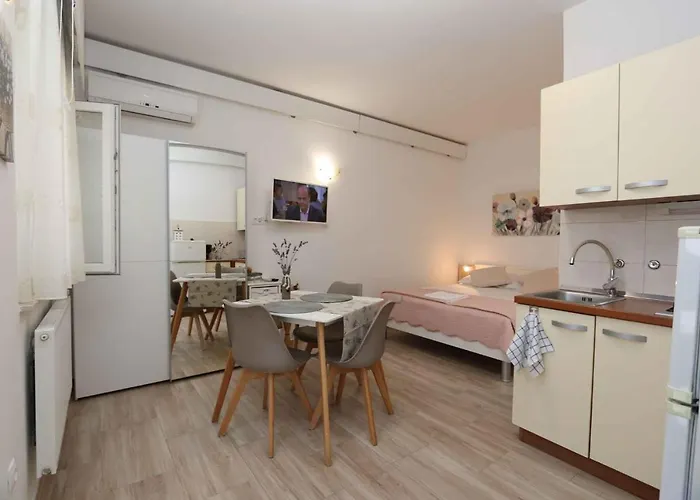Apartament 22 *