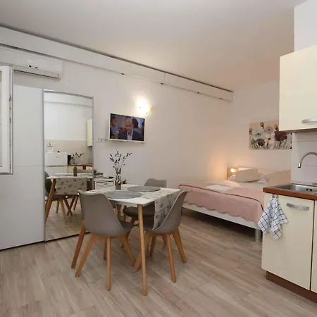 Appartement 22 *