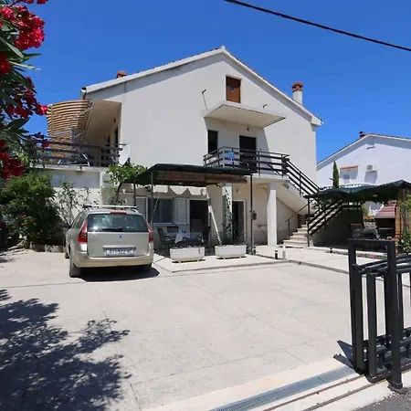 Appartement 22 *